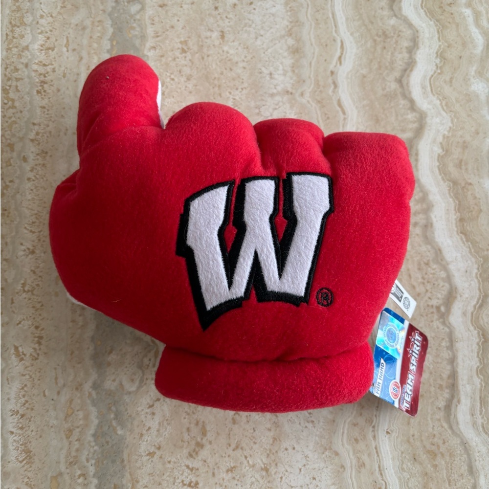 NCAA WISCONSIN BADGERS “FAN HAND” FIST GLOVE PLUSH - NEW